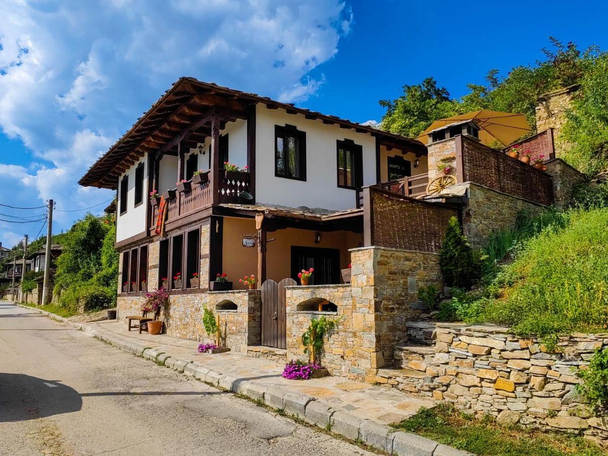 Rimovata Kashta Guest House Lesten Kültér fotó