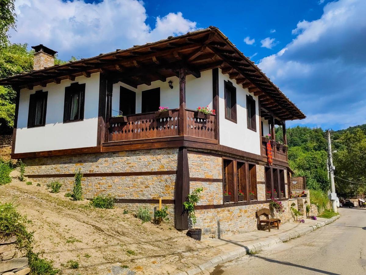 Rimovata Kashta Guest House Lesten Kültér fotó